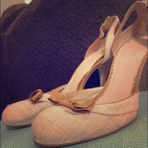 BCBG tan tweed pumps